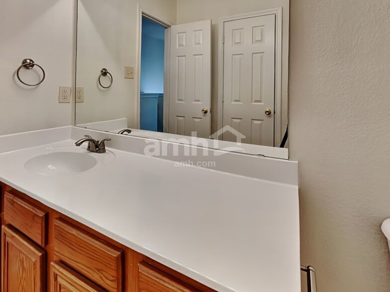 Building Photo - 7988 Glenway Dr