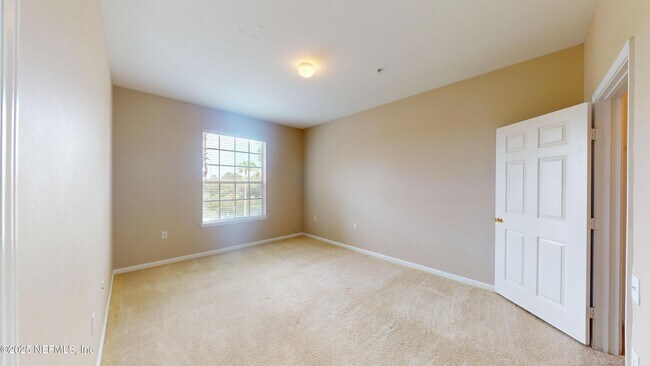 Building Photo - 7990 Baymeadows Cir E