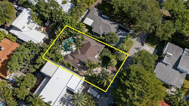 Building Photo - 465 NE 52nd St