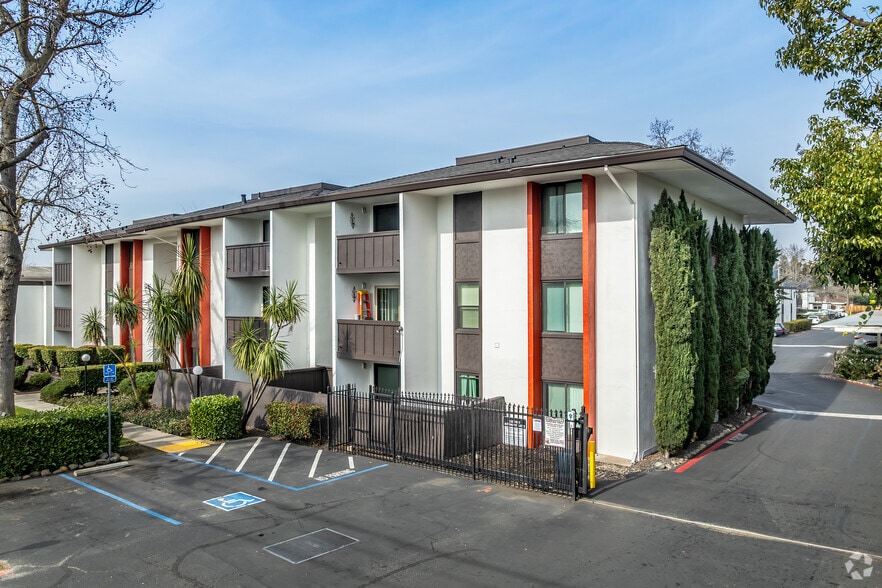 Primary Photo - The Sandpiper Apartments