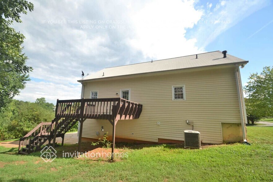 Building Photo - 445 Raven Dr