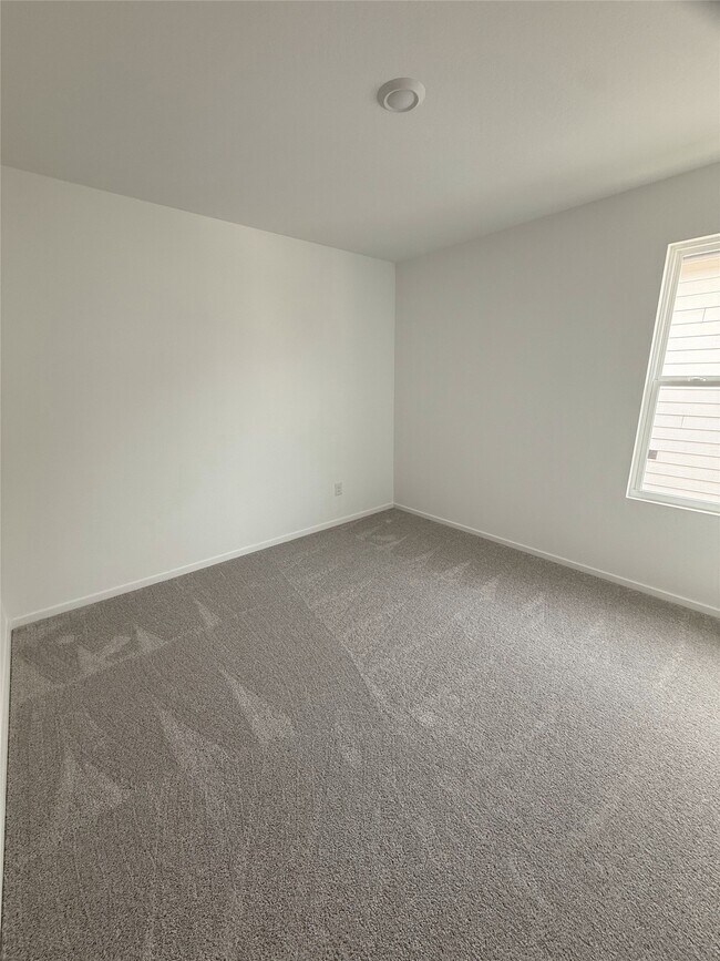 Building Photo - 25670 Roy Rogers Rd