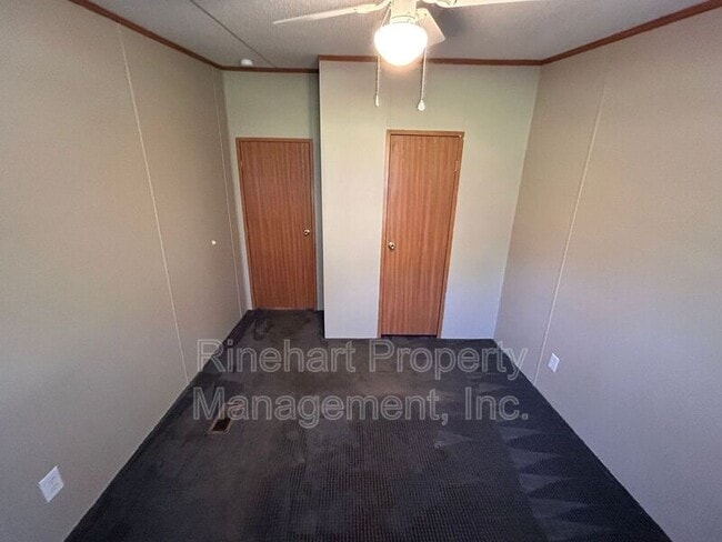 Building Photo - 5035 Park Creek Dr