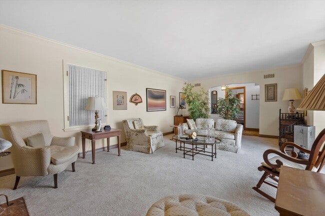 Building Photo - 5457 N Berkeley Blvd