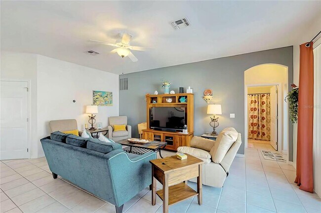 Building Photo - 136 Henley Cir