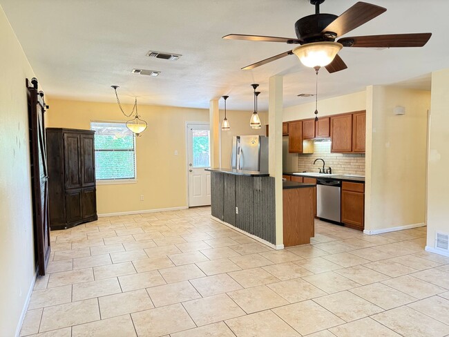 Building Photo - Charming 4 bed 2 bath home in Lampasas com...