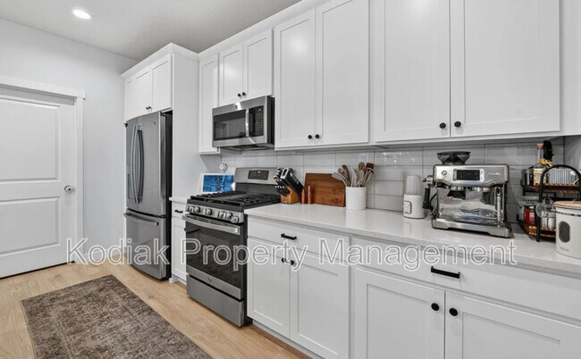 Building Photo - 979 Shoreline Dr