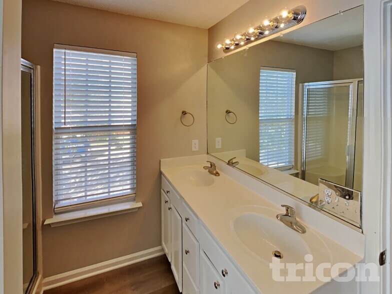 Building Photo - 1017 Highstone Dr