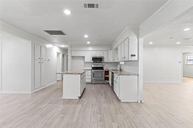 Building Photo - 10906 Keese Dr