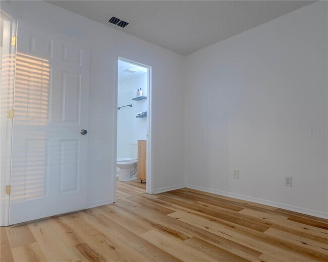 Building Photo - 1807 Garden Lake Dr