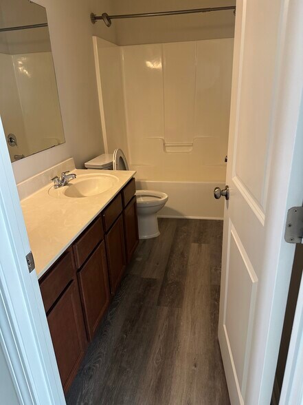 Building Photo - 1842 Swan Dr