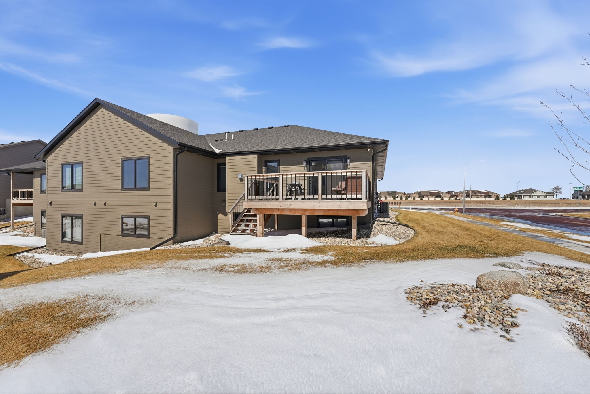Building Photo - 2701 W Oak Hill Dr
