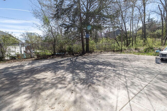 Building Photo - 2510 Quail Dr