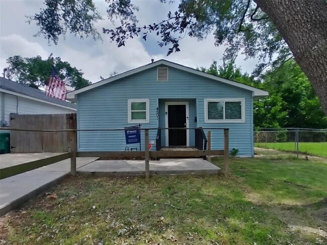 Primary Photo - 4501 Clover St