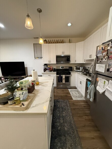 Kitchen - 1845 N Marshfield Ave