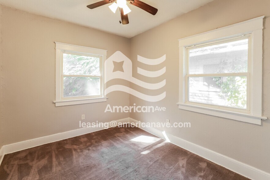 Building Photo - 3211 E 30 Terrace