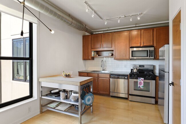 Building Photo - 15 E Franklin Ave