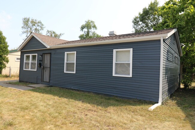 Building Photo - 4 Bedroom Ranch w/ Garage