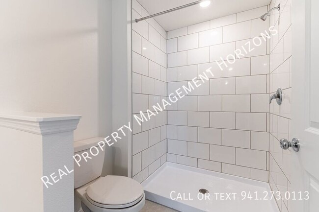 Building Photo - 10952 65th Ter E