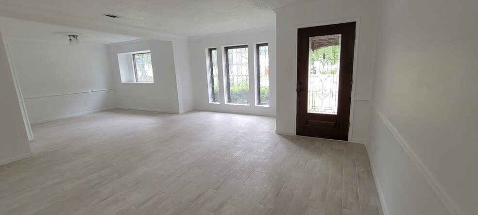 Building Photo - 5727 Arbor Vitae Dr