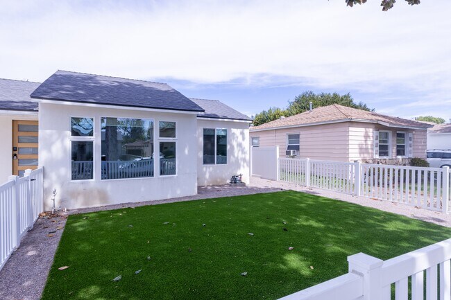 Building Photo - 17601 Hamlin St