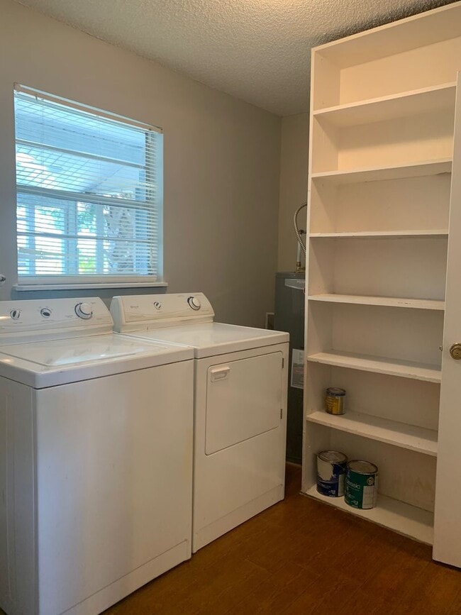 Building Photo - MOVE IN SPECIAL! Charming 3/1.5 St. Cloud Home w/ Partially Fenced Yard & Bonus Room