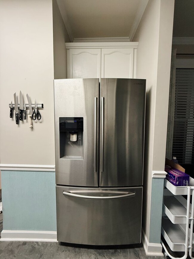 Building Photo - Spacious 2-Bedroom Townhome in Amenity-Ric...