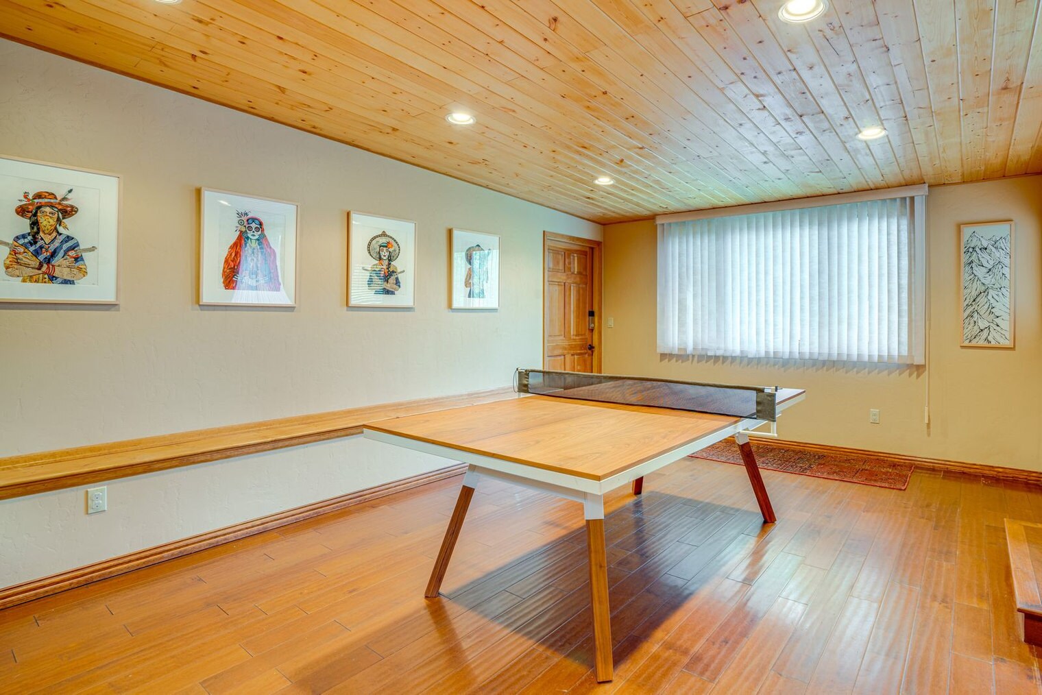 Building Photo - 225 Aspen Dr