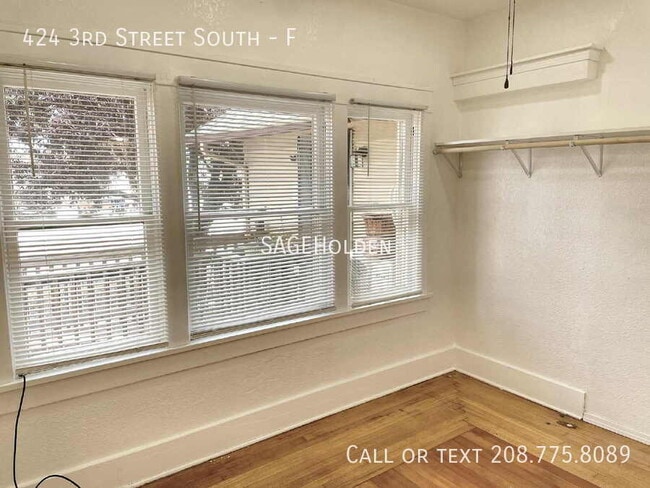 Building Photo - 424 3rd St S