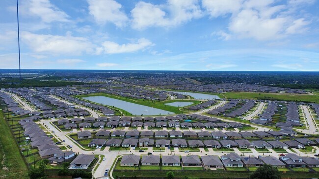 Building Photo - 1118 Hyde Lk Ln