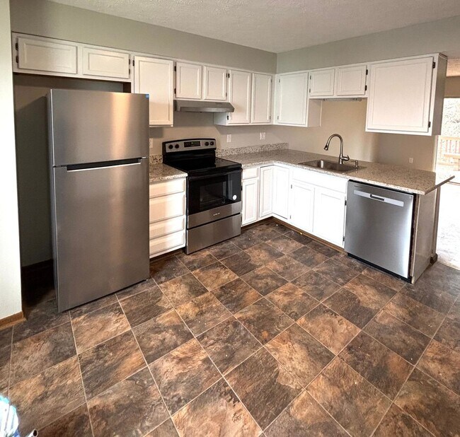 Building Photo - Charming 3BR Townhome in Pittsburgh