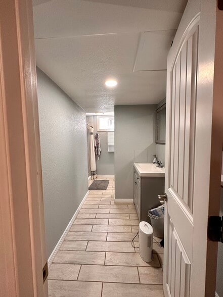 Building Photo - 480 Troy St