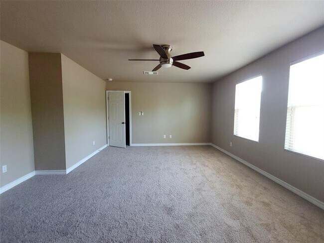 Building Photo - 213 Mary Max Cir