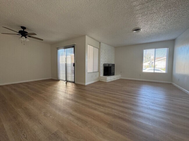 Building Photo - 4400 Tierra Verde St
