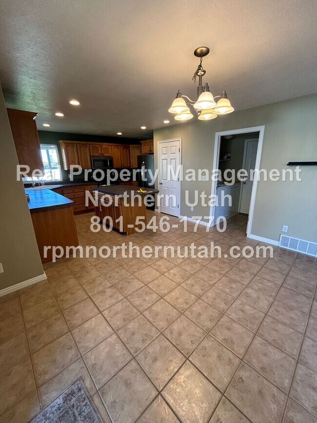 Building Photo - Stunning 4 Bedroom House in Layton Coming ...