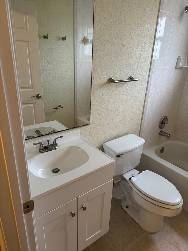 Building Photo - 13770 Bottlebrush Ct
