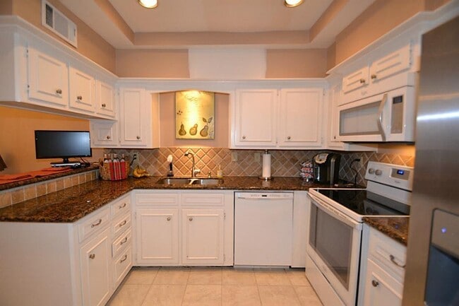 Building Photo - 15040 Kimberley Ct