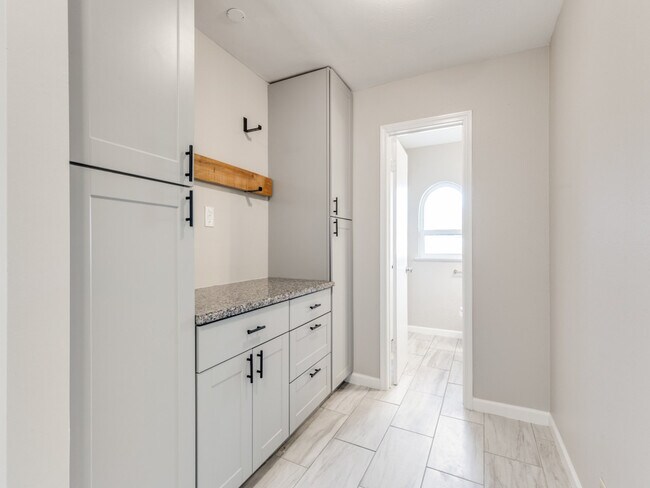 Building Photo - 7335 Reed Rd