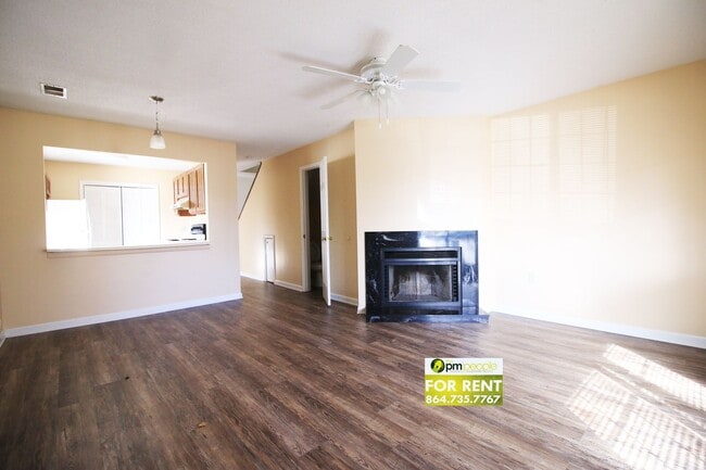 Building Photo - Convenient location