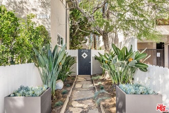 Building Photo - 2115 Ocean Park Blvd