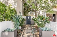 Building Photo - 2115 Ocean Park Blvd