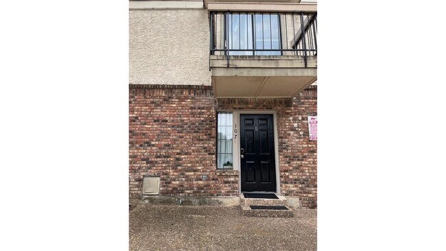 Building Photo - 8750 Park Ln