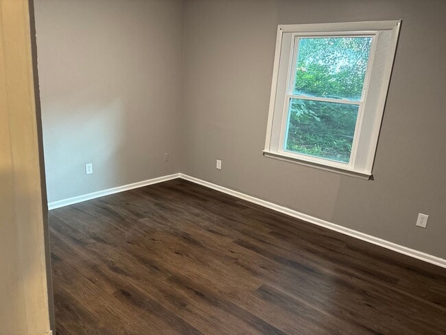 Building Photo - Quaint 3 bedroom/1  and 1/2 bath Winston S...