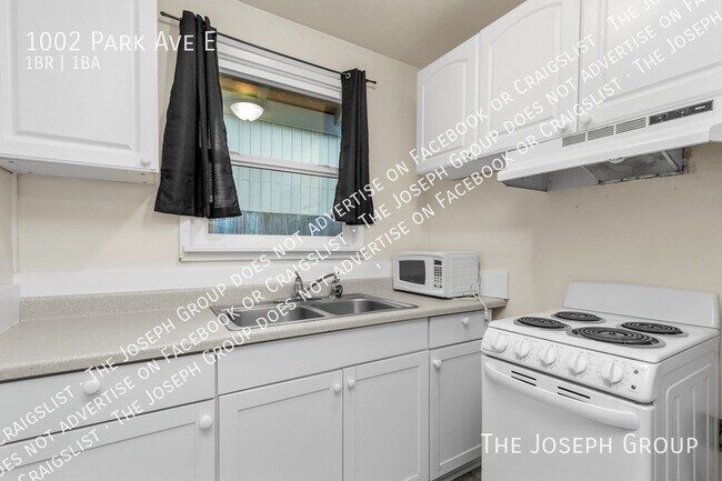 Building Photo - 1002 Park Ave E