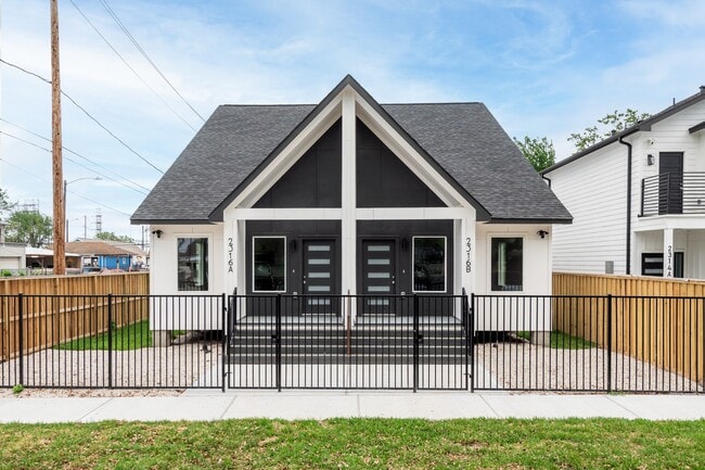 Primary Photo - 2316 McKee St
