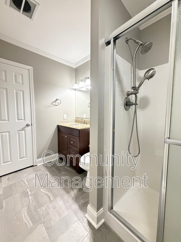 Building Photo - 122 Joan St