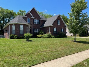 Building Photo - 2710 United Dr