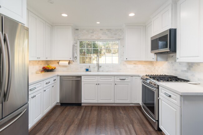 Building Photo - 726 Thistlewood Dr