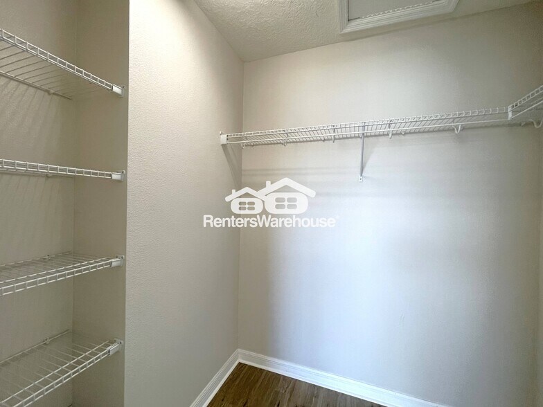Building Photo - 7025 Grand Elm Dr