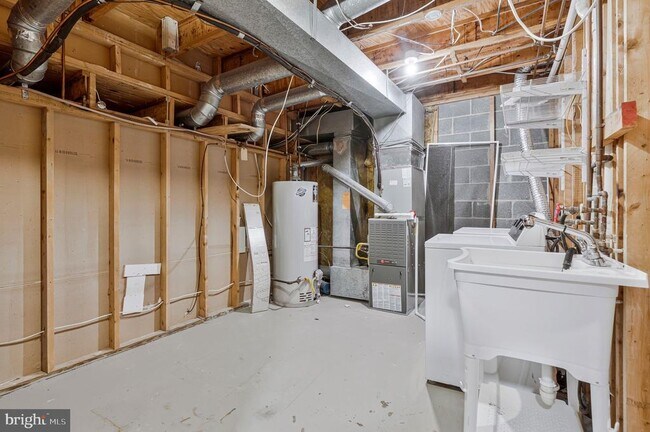 Building Photo - 8505 Jeffersonian Ct